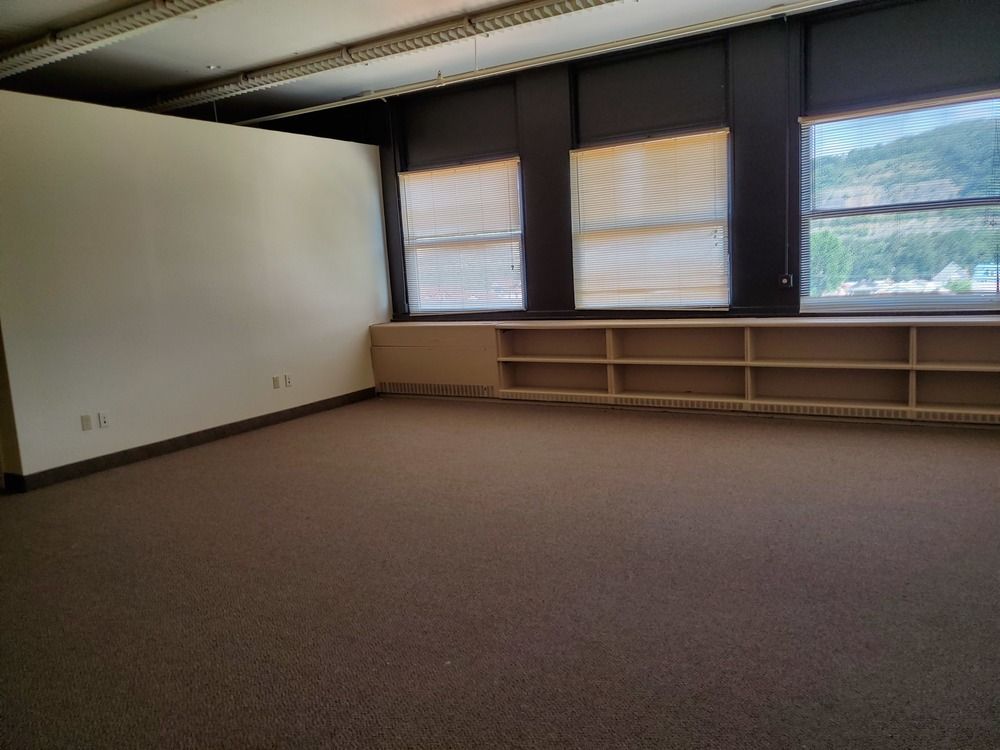 306 Jefferson St , Newell, WV 26050